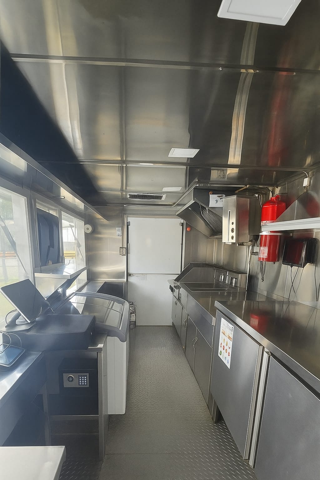 Food Truck Freightliner 24Ft — Image 3