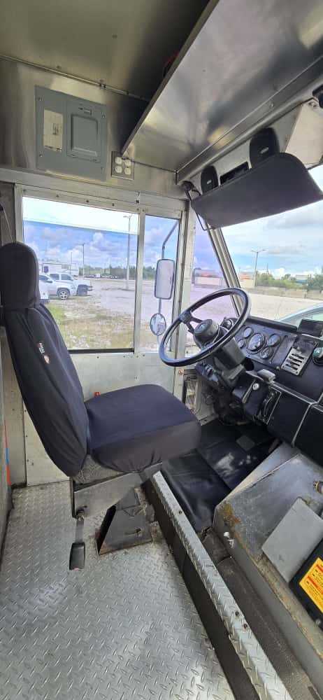 Food Truck Freightliner 24Ft — Image 9